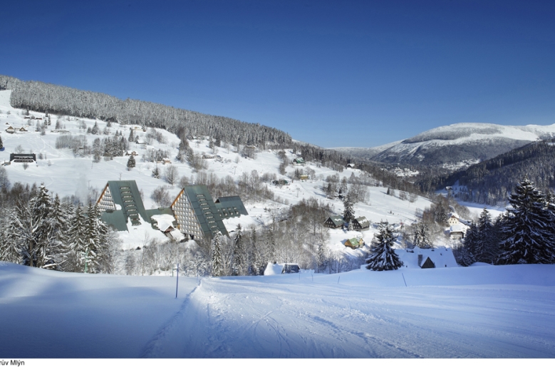 Hotel Pinia Hotel & Resort dovolenka
