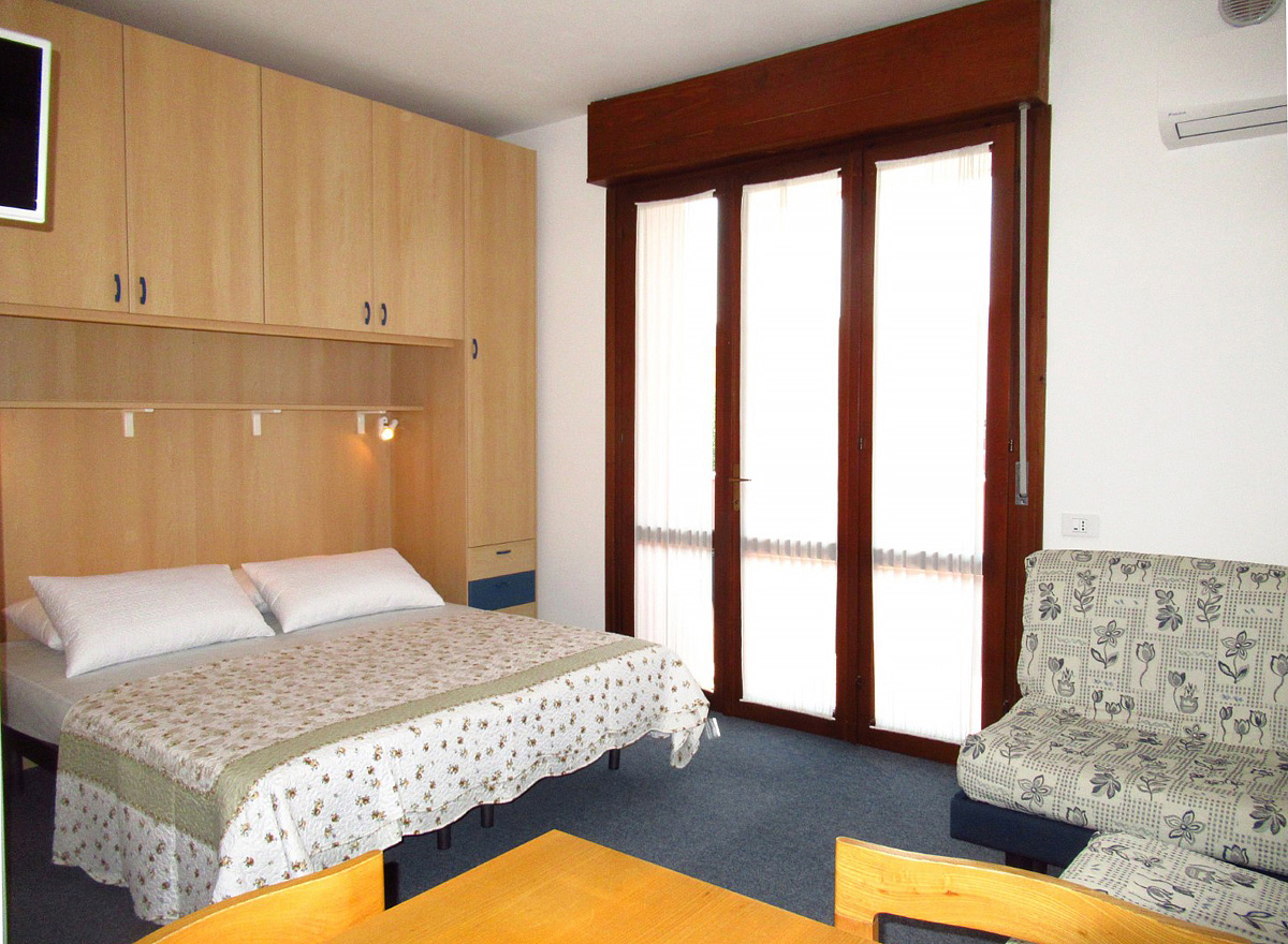 Residence Cutter / Holiday 10