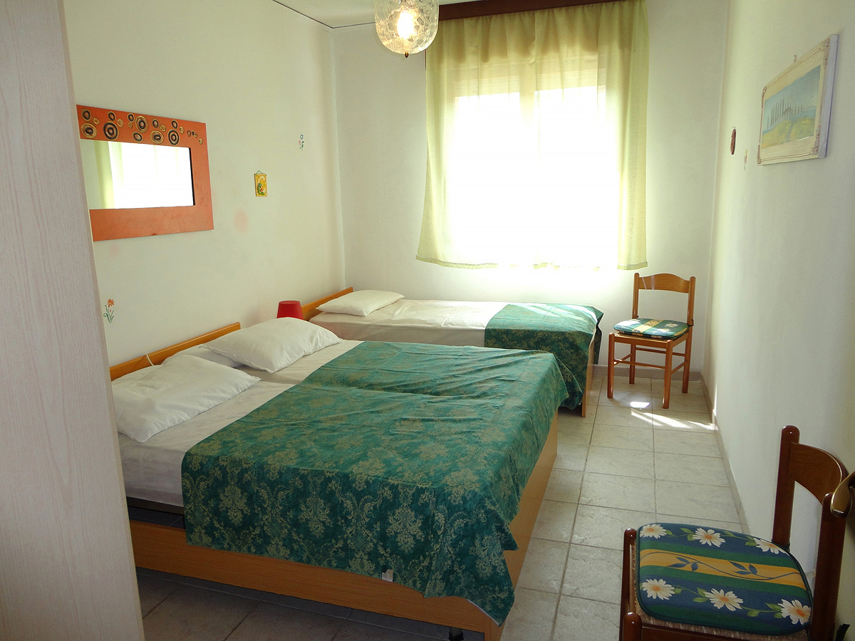 Residence Cutter / Holiday 15