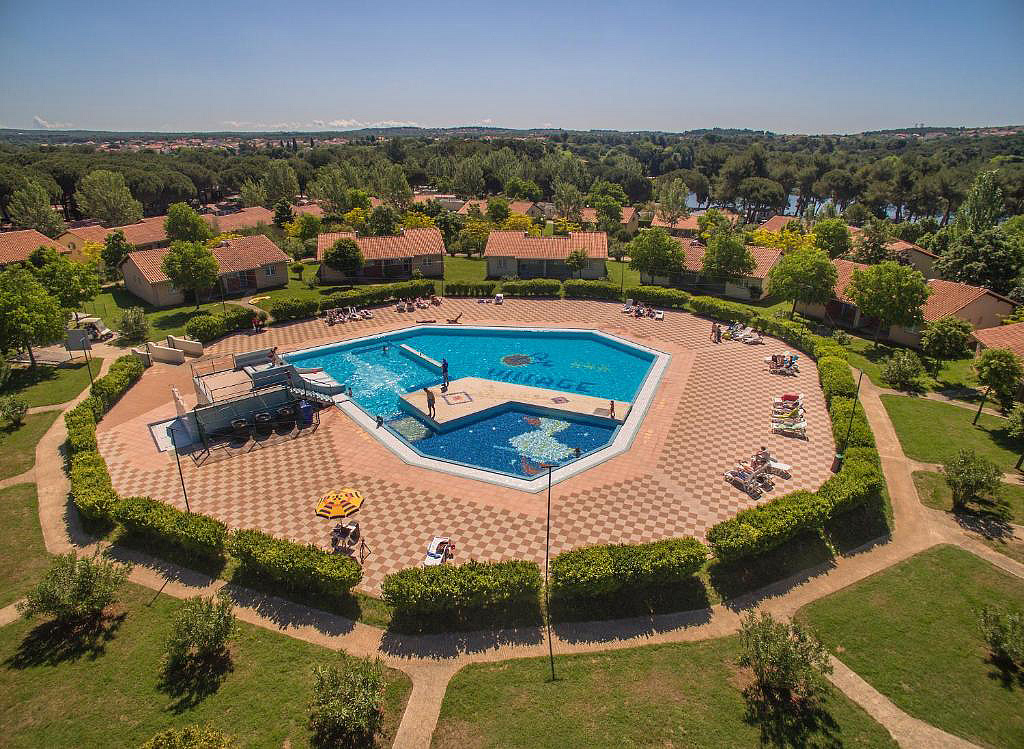 BI Village Camping HC 2