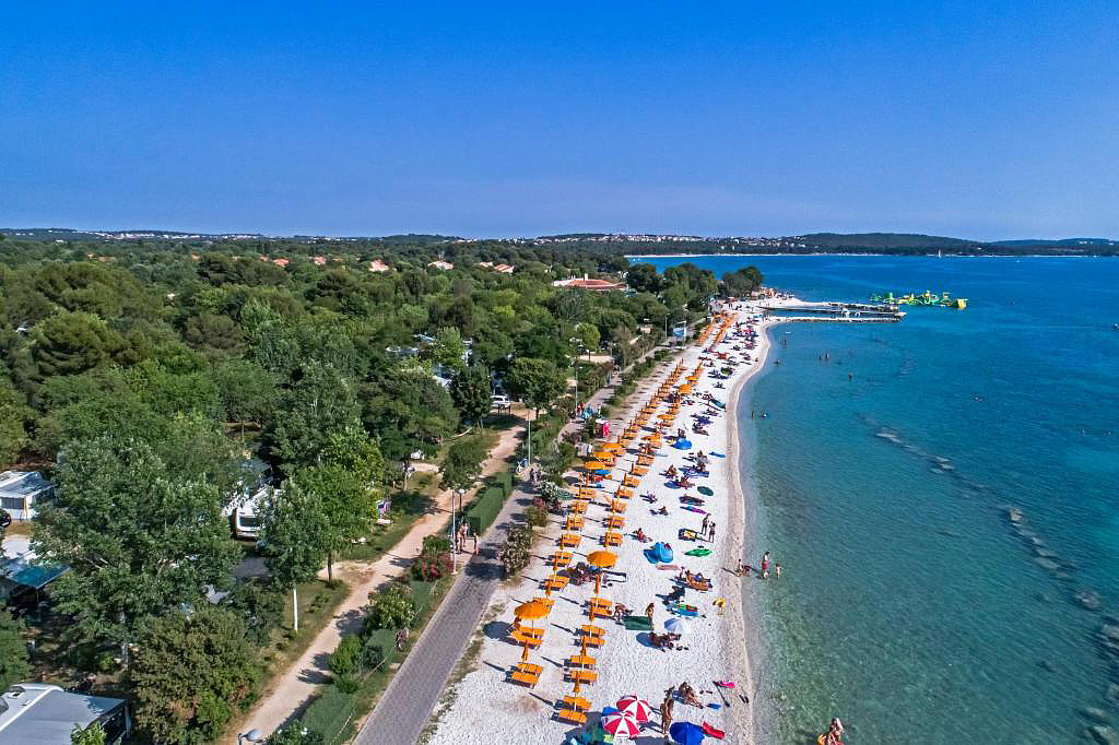 BI Village Camping HC 28