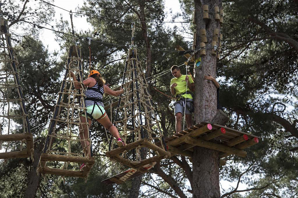 BI Village Camping HC 33