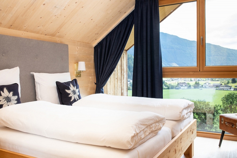 Hotel HOCHoben Chalets & Mobilhomes se skipasem