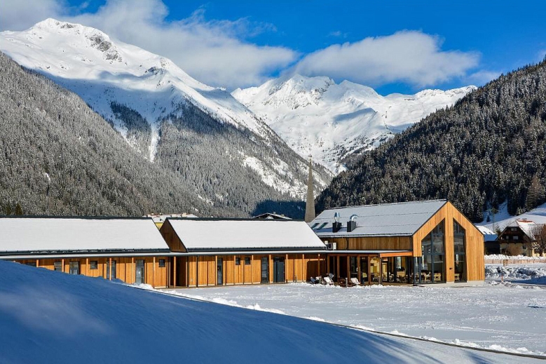 Hotel HOCHoben Chalets & Mobilhomes se skipasem