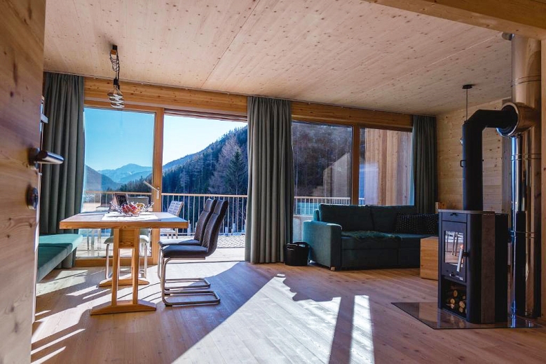 Hotel HOCHoben Chalets & Mobilhomes se skipasem