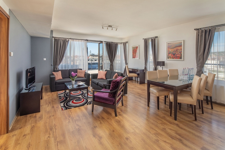 Hotel ESCALA Hotel & Suites