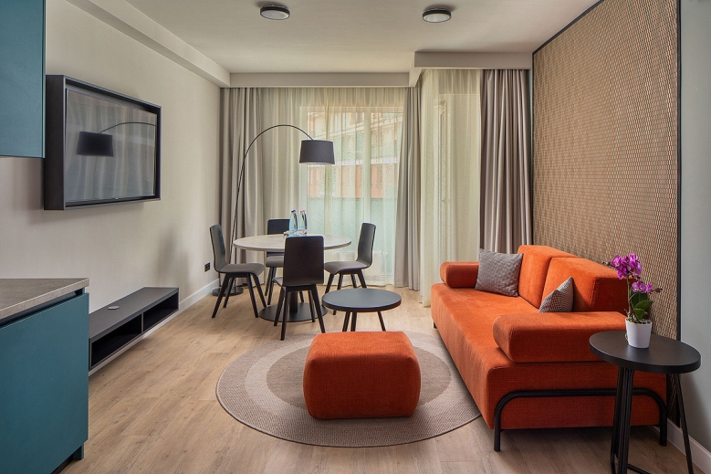 Hotel ESCALA Hotel & Suites