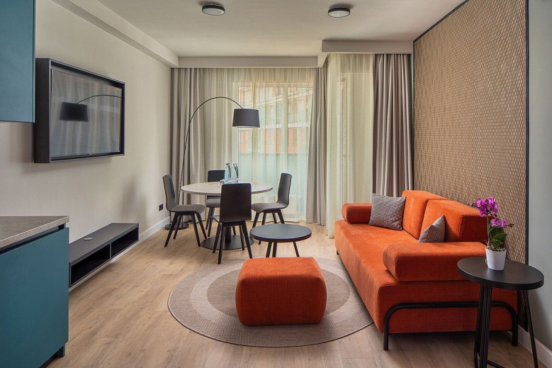 Hotel ESCALA Hotel & Suites