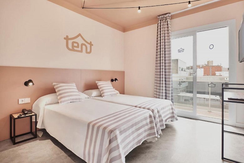 Hotel Hotel Tent