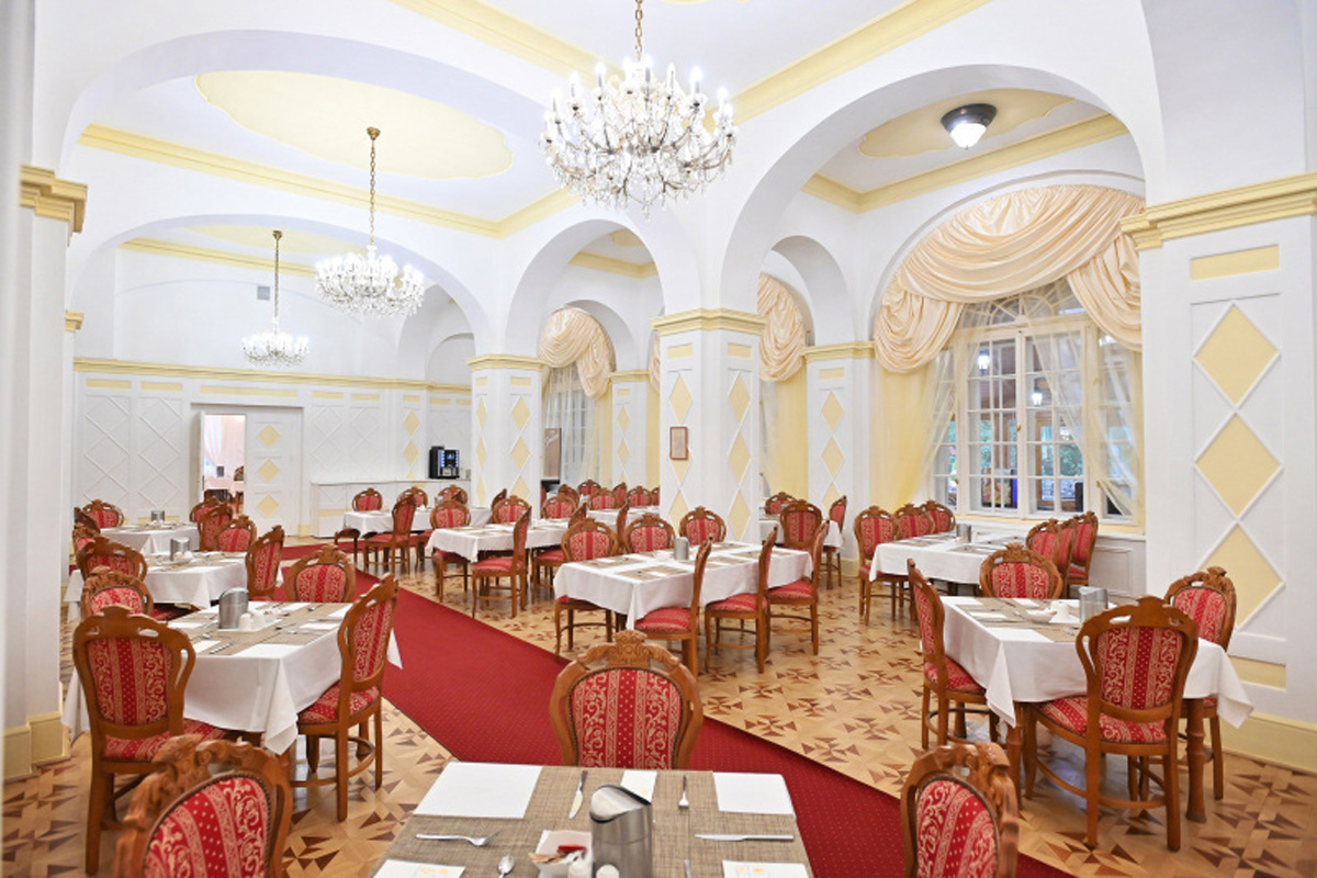 Hunguest Hotel Eger & Park 4