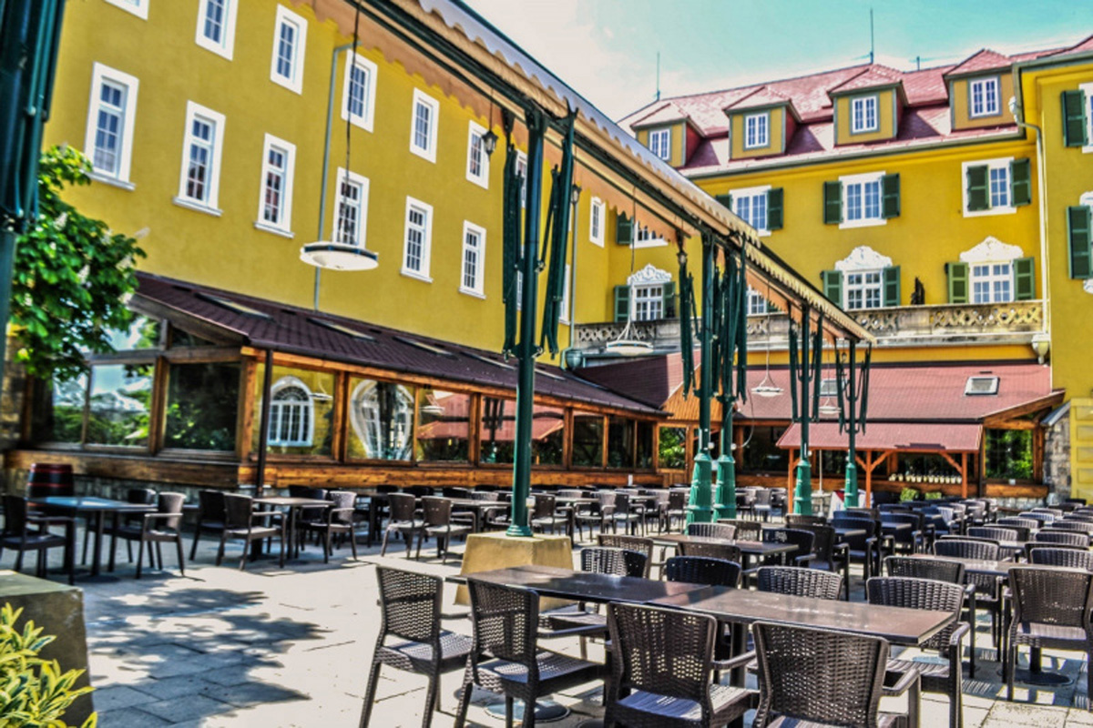 Hunguest Hotel Eger & Park 11