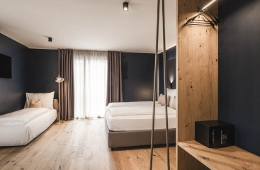 The Post Mountain Residence ***