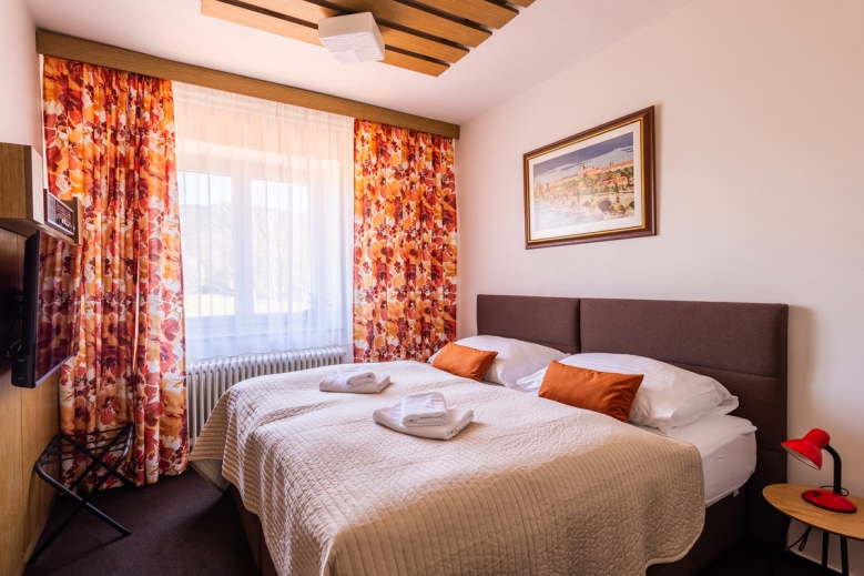 Hotel Retro Hotel Jiskra ⁰⁰⁰ – balíček „Rodinný pobyt“, 2 noci