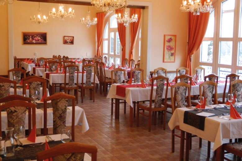 Hotel Hotel Familia autobusem