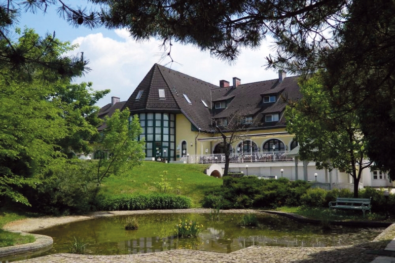 Hotel Hotel Familia autobusem