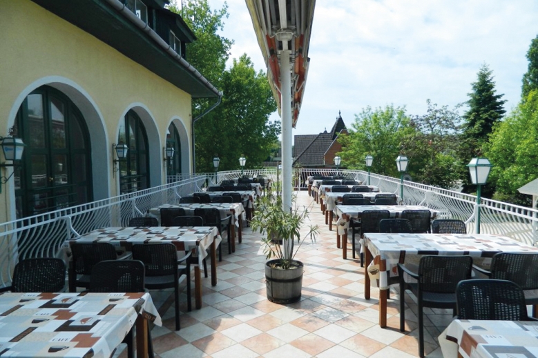 Hotel Hotel Familia autobusem