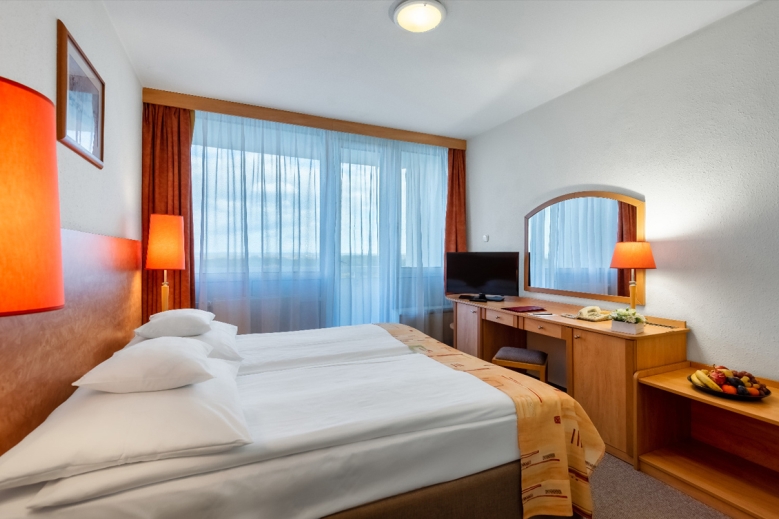 Hotel Hotel Freya autobusem