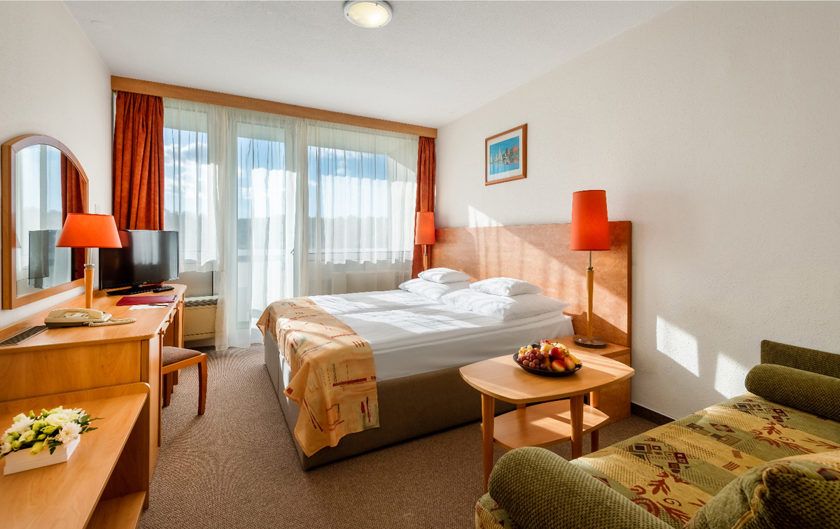 Hotel Freya autobusem 14