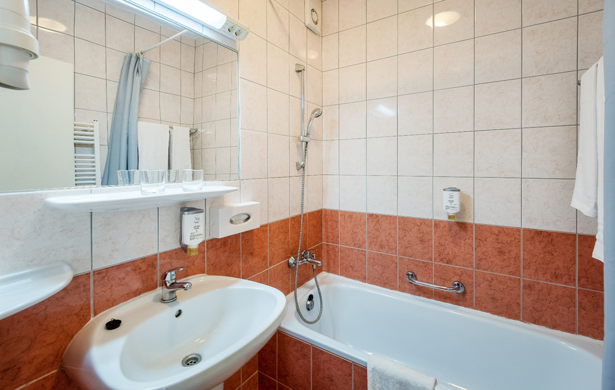 Hotel Freya autobusem 15