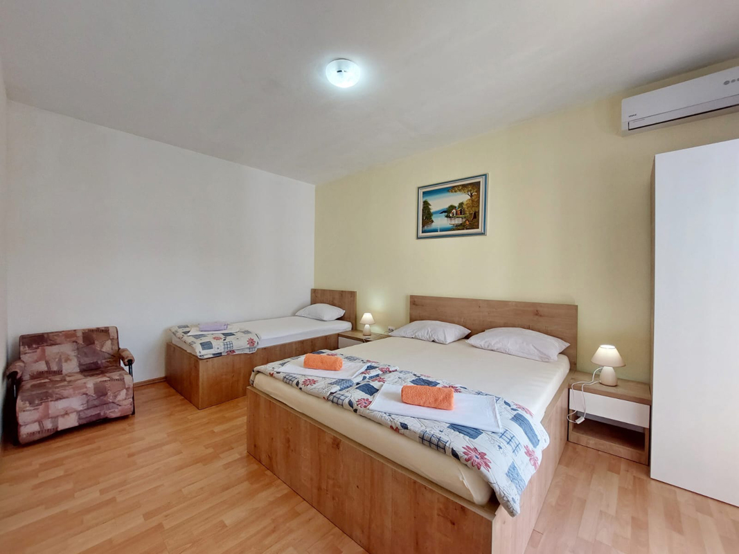 Vila Gradac s polopenzí 10