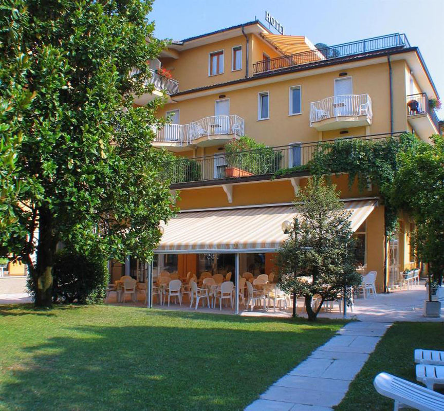 Hotel Bisesti 13
