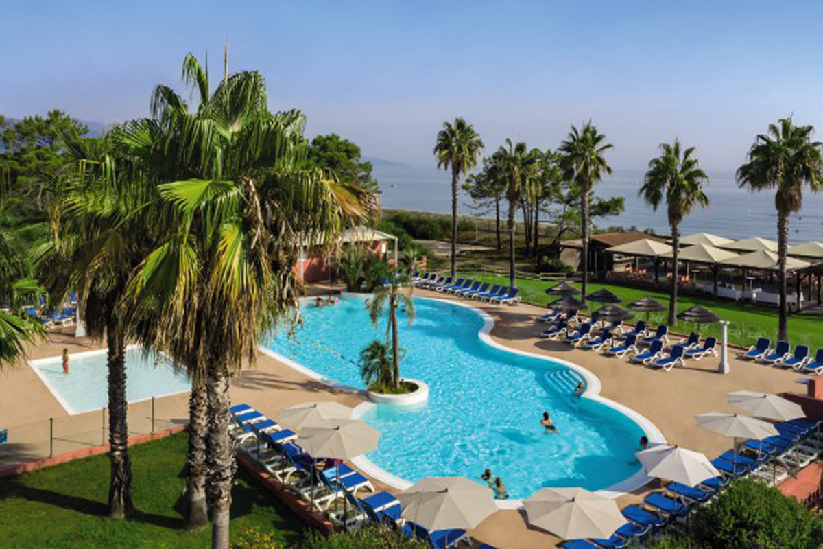 Residence Borgo Pineto s polopenzí