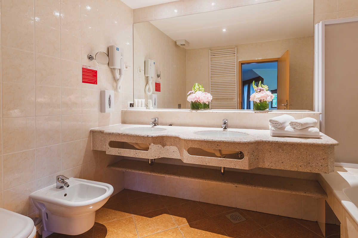 Hotel Ramada Hotel & Suites s polopenzí 15