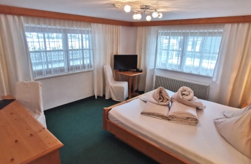 Hotel M�derle ***