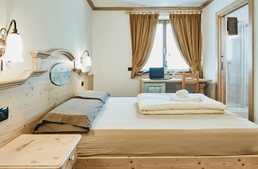 Hotel 2000 ***