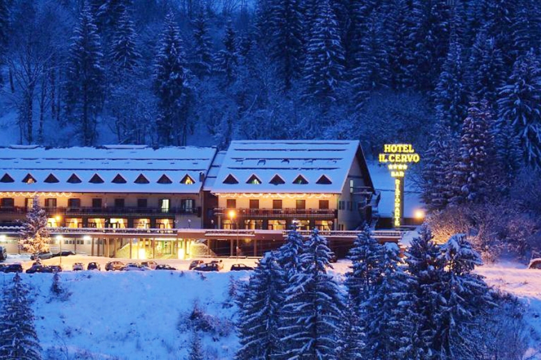 Hotel Hotel Il Cervo autobusem