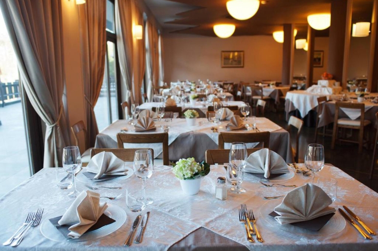 Hotel Hotel Il Cervo autobusem