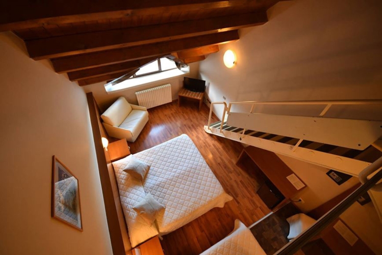 Hotel Hotel Il Cervo autobusem