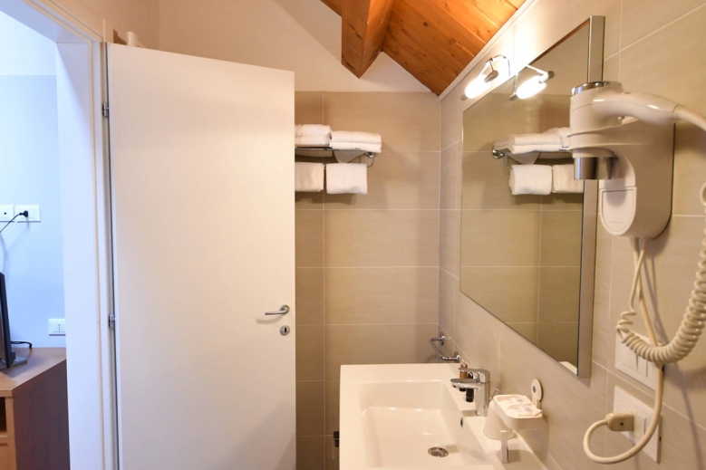 Hotel Hotel Il Cervo autobusem