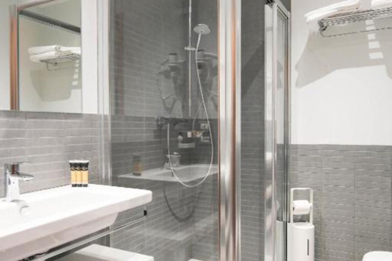 Hotel Hotel Il Cervo autobusem