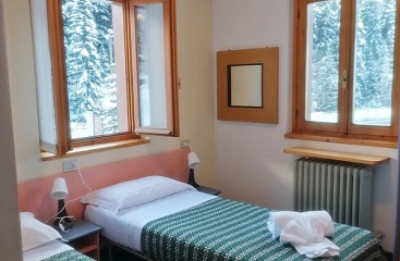 Hotel Trinit *** autobusem