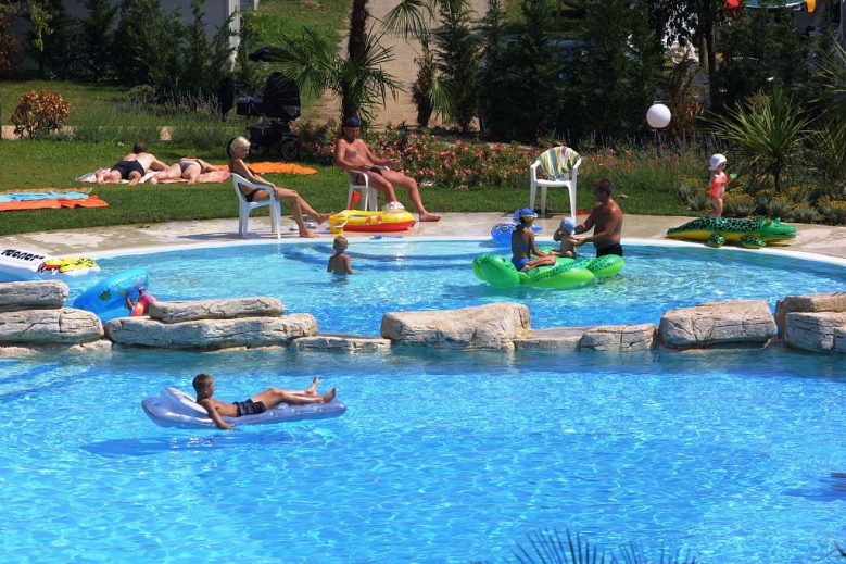 Hotel Camping Bella Italia