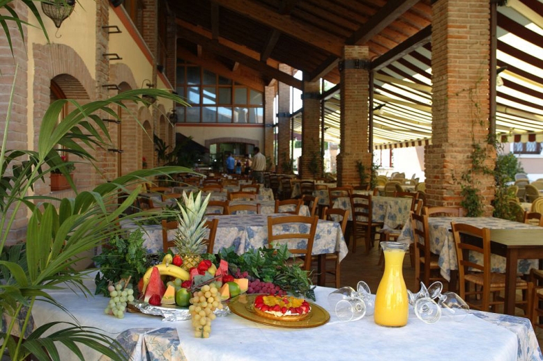 Hotel Camping Bella Italia